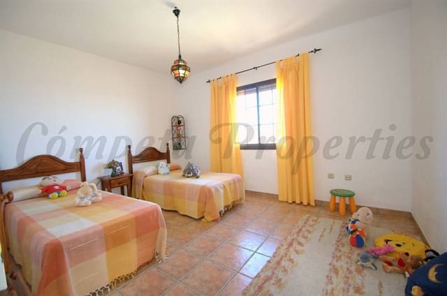 4 slaapkamer Finca/Landhuis voor vakantieverhuur in Torrox met zwembad - € 1.100 (Ref: 5329194)