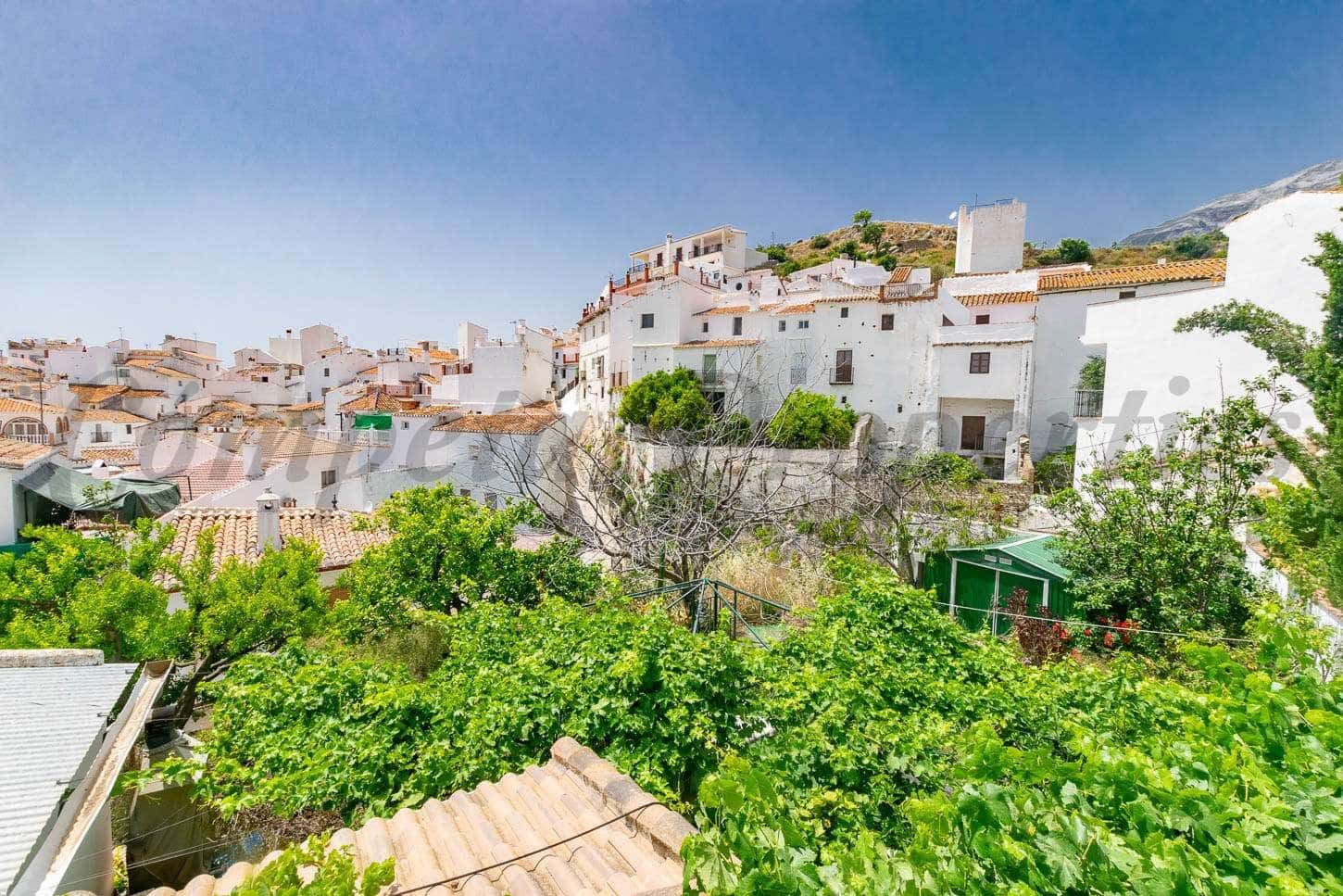 Omakotitalo myytävänä paikassa Sedella - 40 000 € (Ref: 5377687)