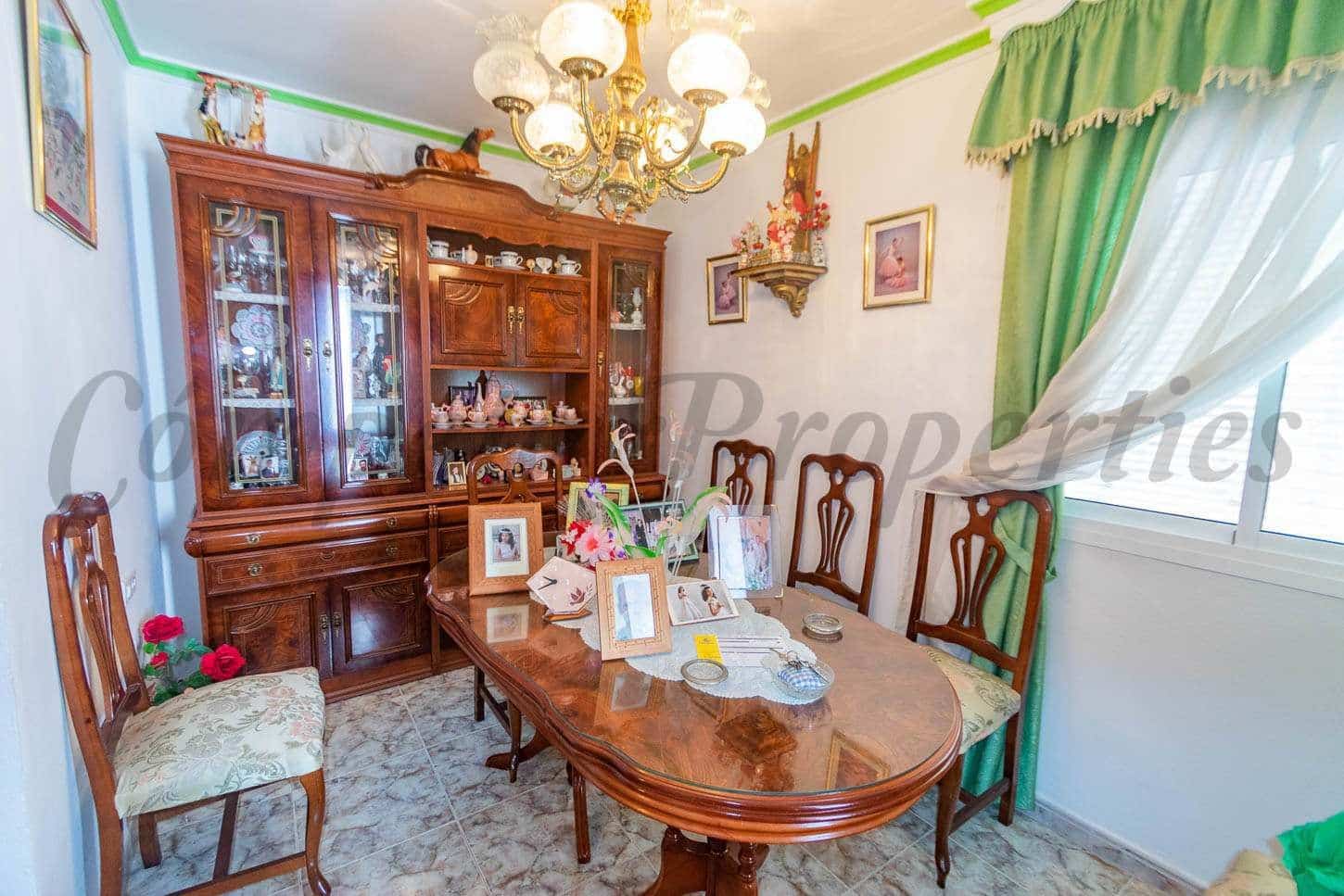 4 slaapkamer Huis te koop in Competa - € 145.000 (Ref: 5470589)