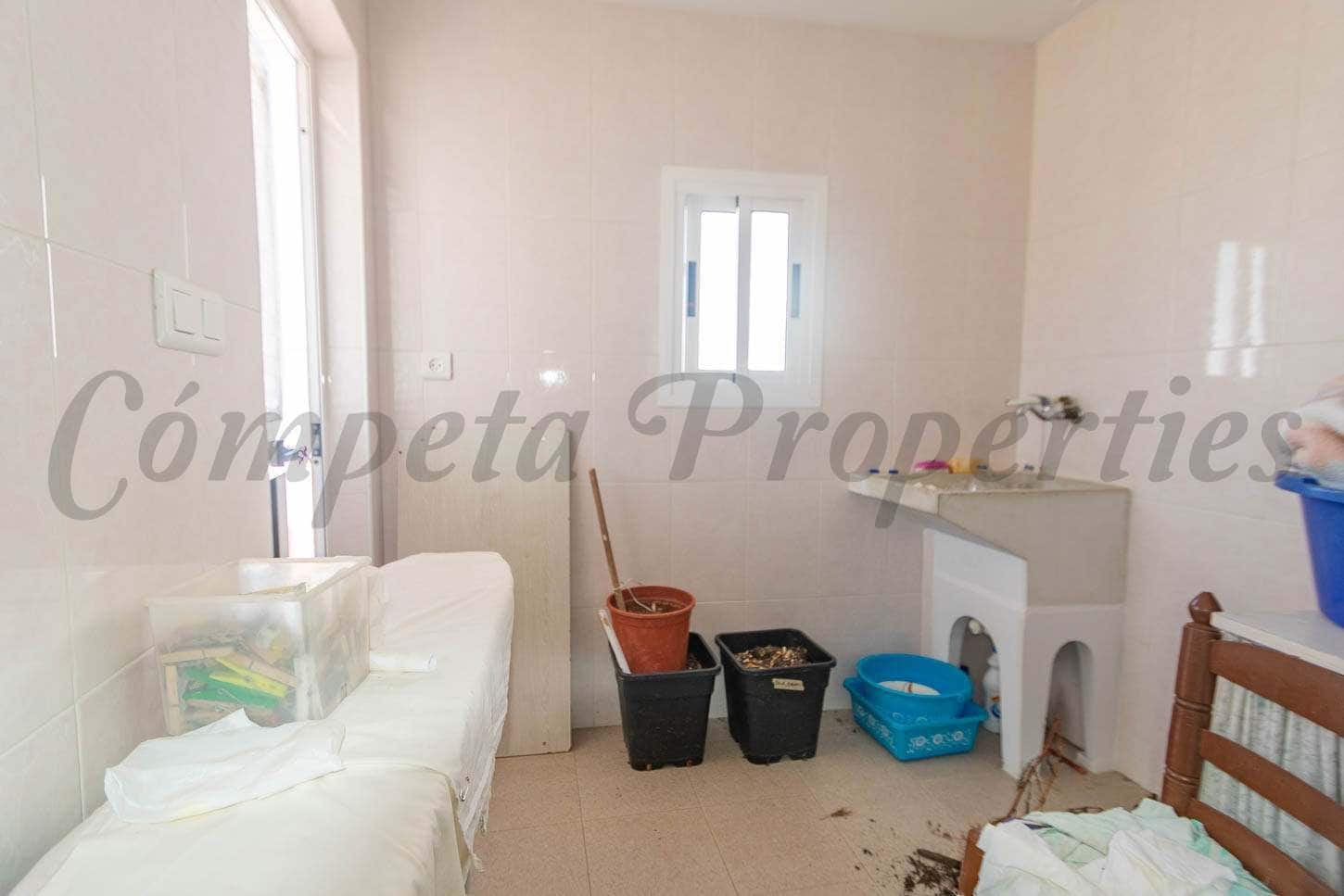 4 slaapkamer Huis te koop in Competa - € 145.000 (Ref: 5470589)