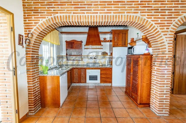 3 slaapkamer Finca/Landhuis voor vakantieverhuur in Torrox met zwembad - € 850 (Ref: 5973994)