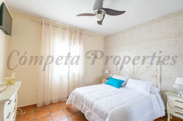 3 slaapkamer Finca/Landhuis voor vakantieverhuur in Torrox met zwembad - € 850 (Ref: 5973994)