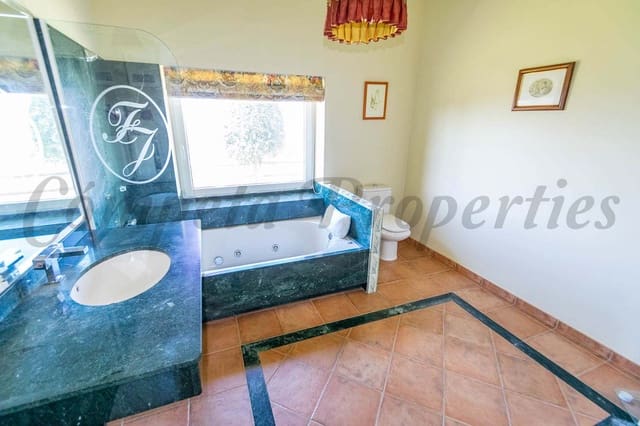 3 chambre Villa/Maison à vendre à Torrox-Costa, Torrox avec garage - 675 000 € (Ref: 6271824)