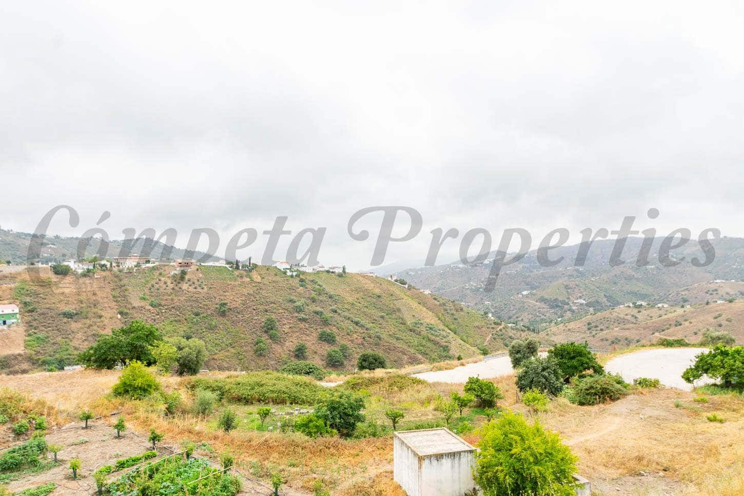 4 slaapkamer Huis te koop in Competa met garage - € 394.000 (Ref: 6277059)