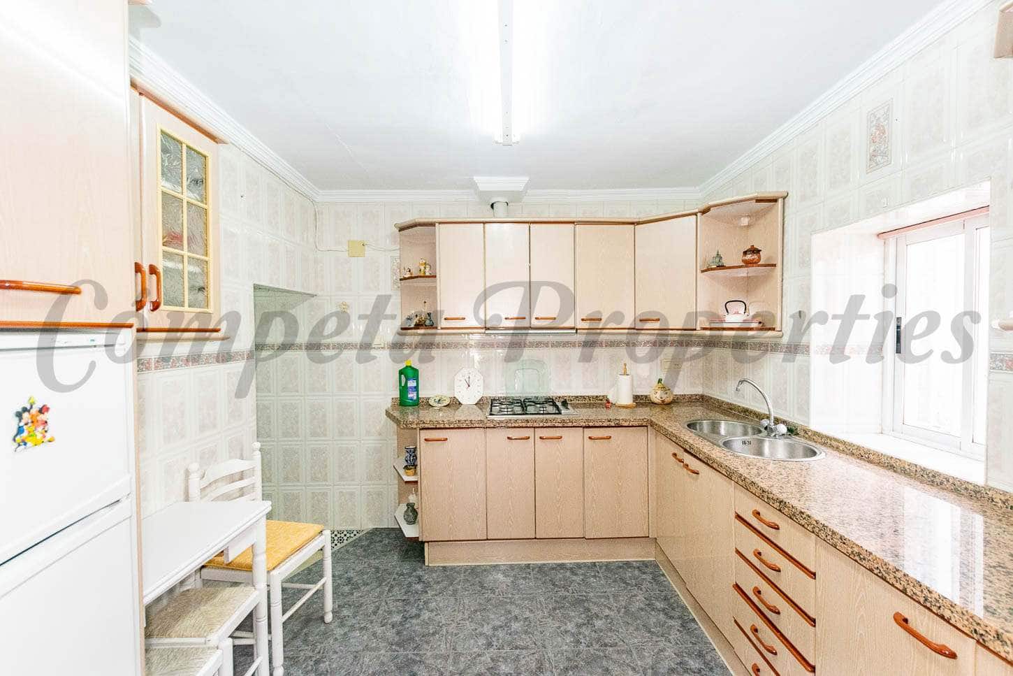 7 soveværelse Byhus til salg i Competa - € 320.000 (Ref: 6547057)