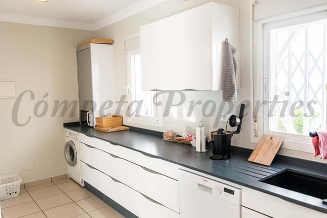 4 bedroom Finca/Country House for holiday rental in Torrox with pool garage - € 1,800 (Ref: 6553527)