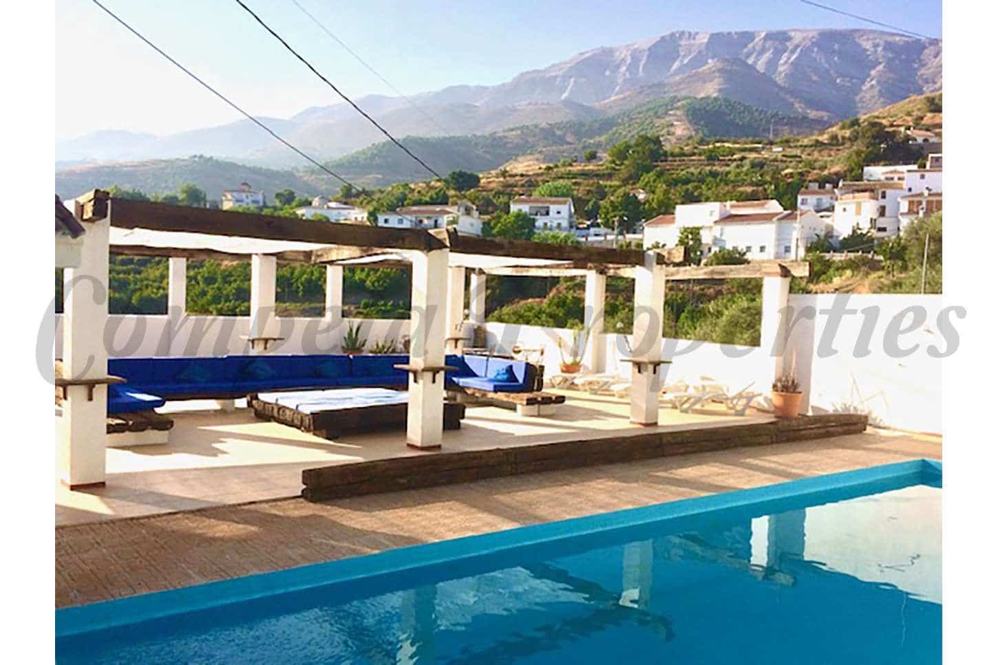 8 soveværelse Finca/Landehus til salg i Sedella med swimmingpool garage - € 575.000 (Ref: 6997241)