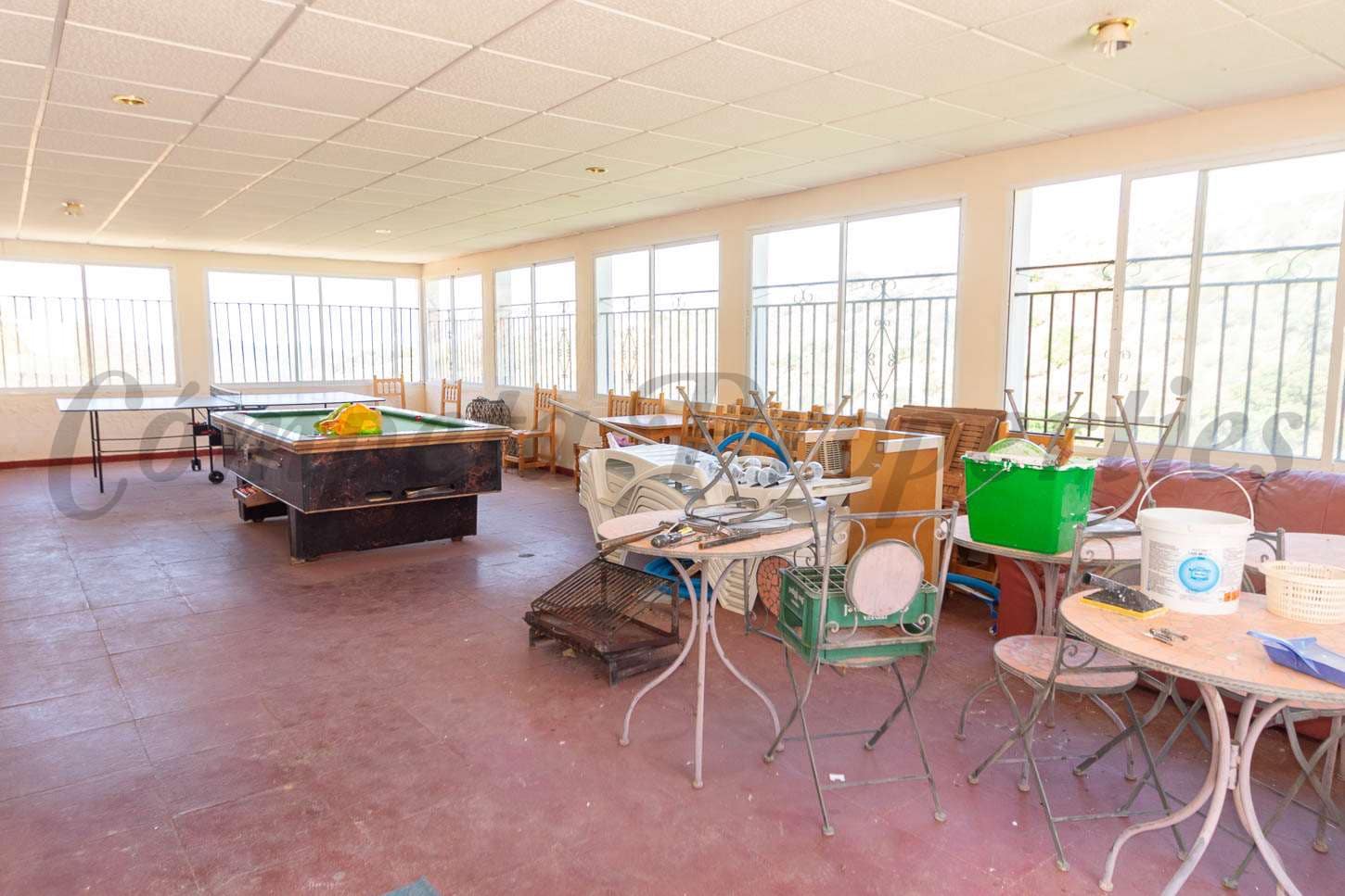 8 soveværelse Finca/Landehus til salg i Sedella med swimmingpool garage - € 575.000 (Ref: 6997241)