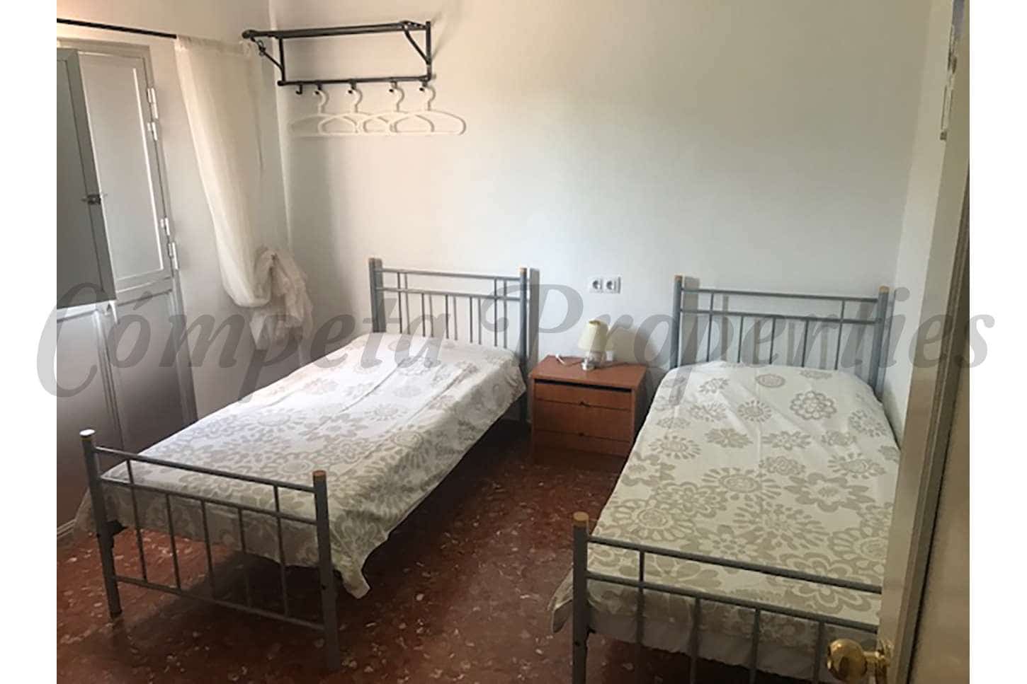 8 soveværelse Finca/Landehus til salg i Sedella med swimmingpool garage - € 575.000 (Ref: 6997241)