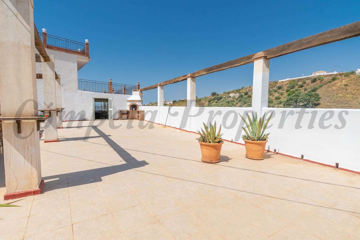 8 soveværelse Finca/Landehus til salg i Sedella med swimmingpool garage - € 575.000 (Ref: 6997241)