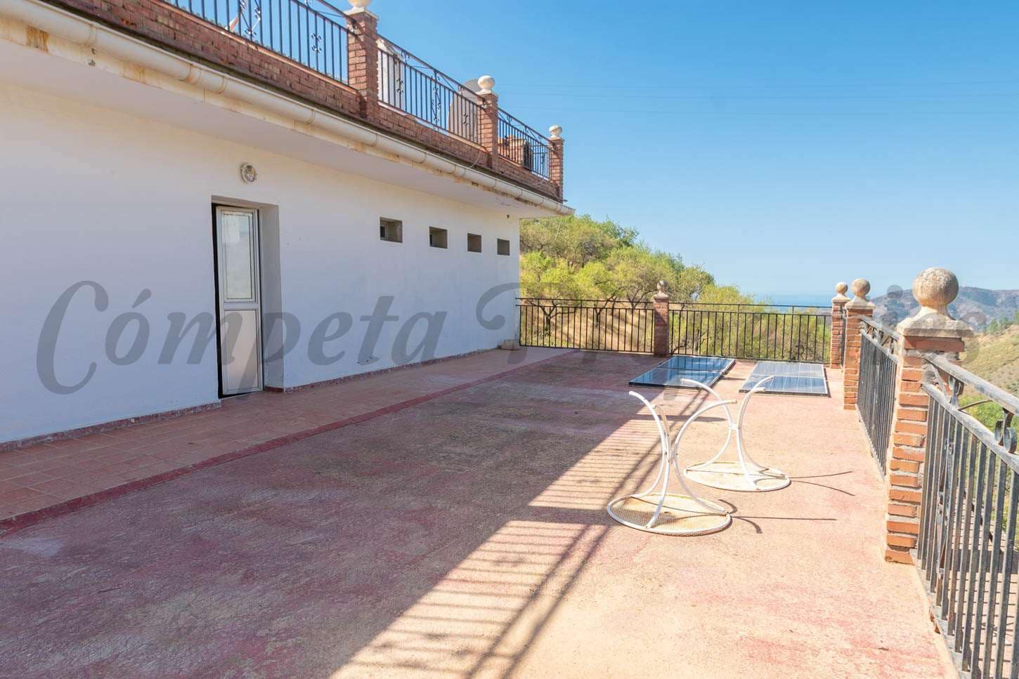 8 soveværelse Finca/Landehus til salg i Sedella med swimmingpool garage - € 575.000 (Ref: 6997241)