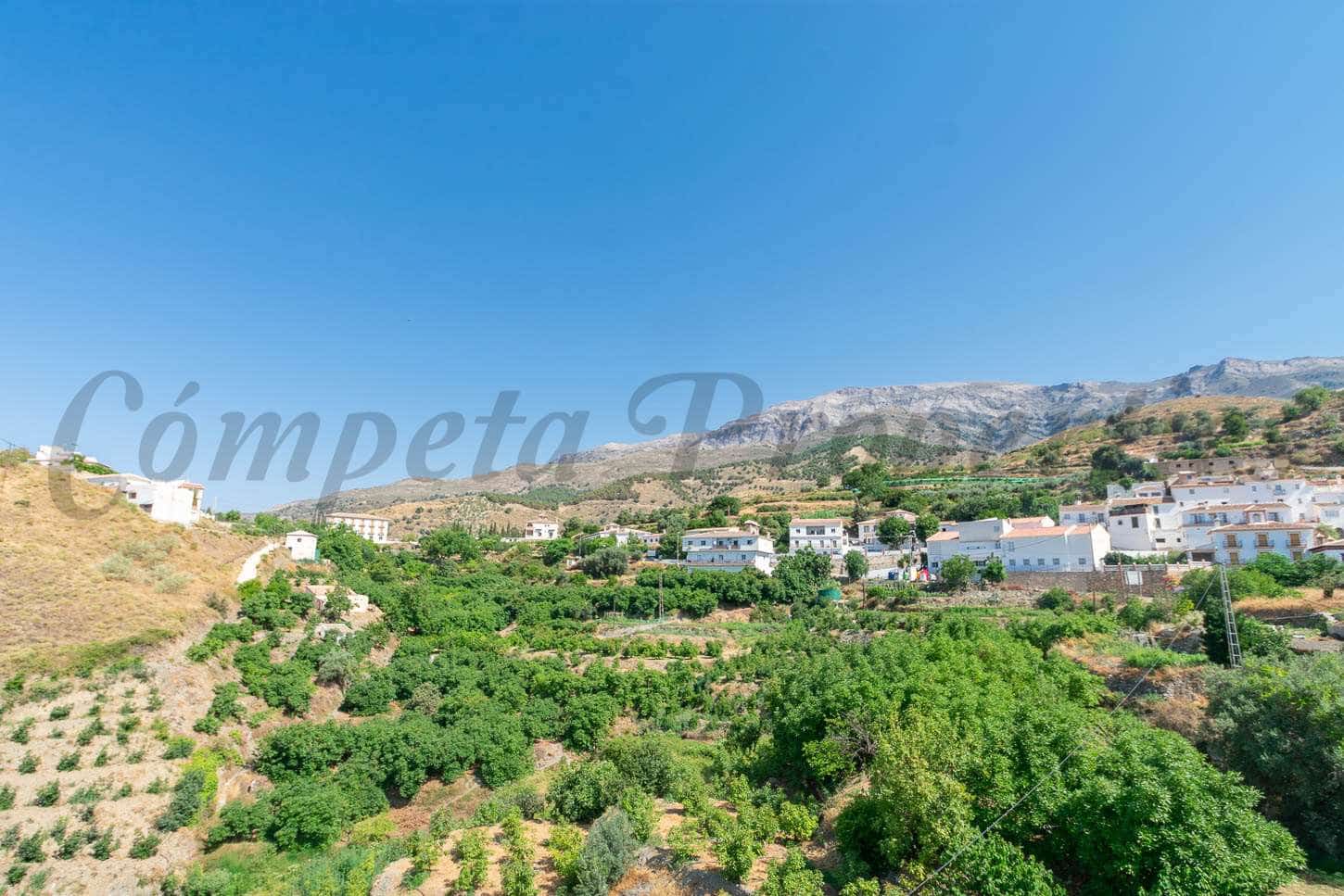 8 soveværelse Finca/Landehus til salg i Sedella med swimmingpool garage - € 575.000 (Ref: 6997241)