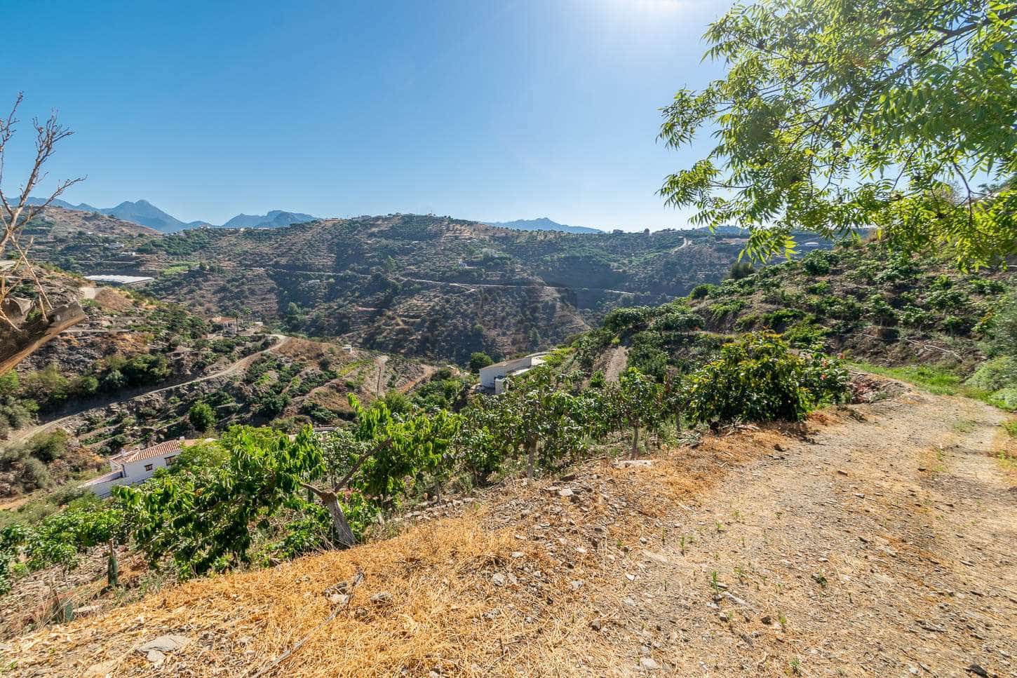 2 sypialnia Finka/Dom wiejski na sprzedaż w Torrox z basenem garażem - 315 000 € (Ref: 7153486)