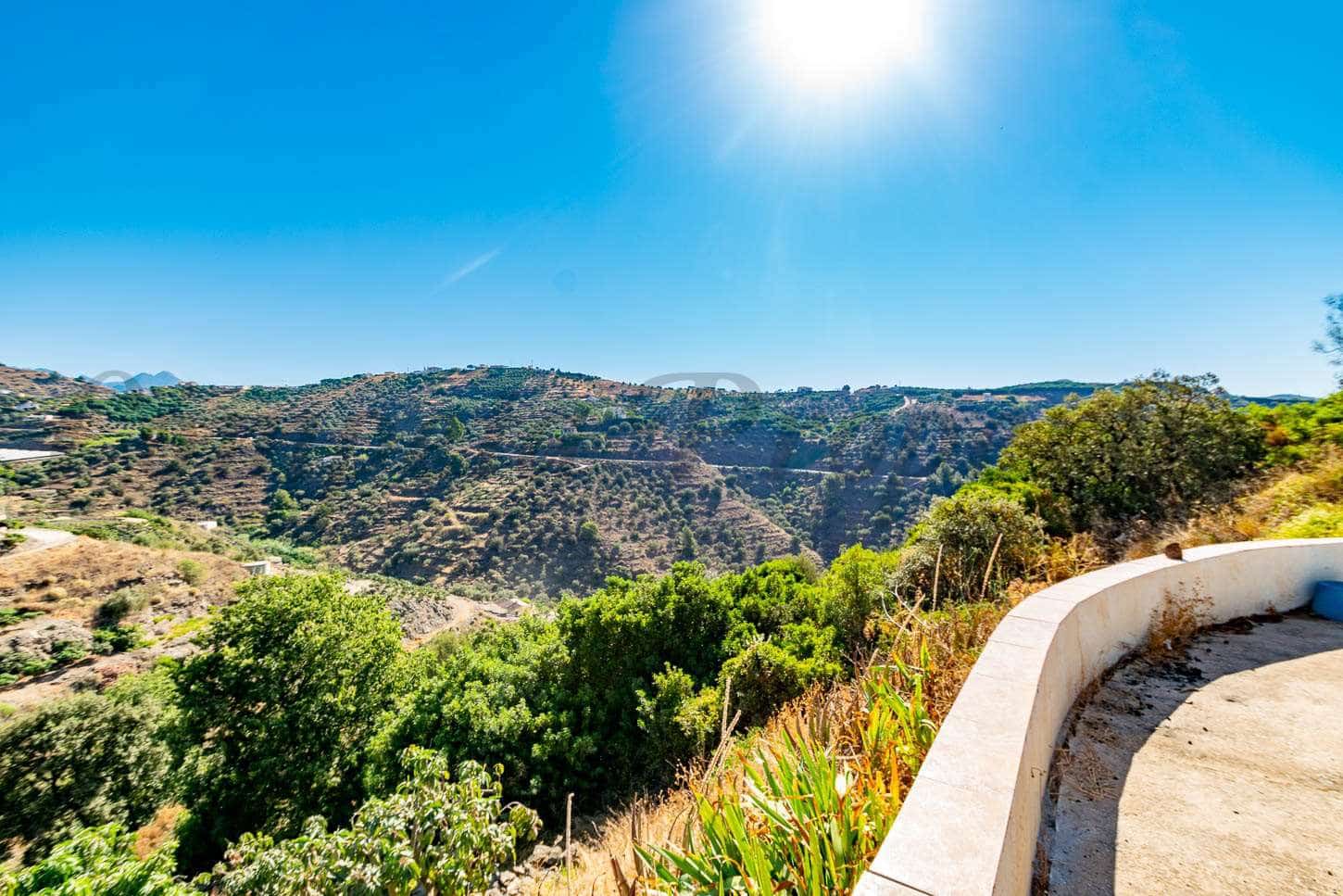 2 sypialnia Finka/Dom wiejski na sprzedaż w Torrox z basenem garażem - 315 000 € (Ref: 7153486)