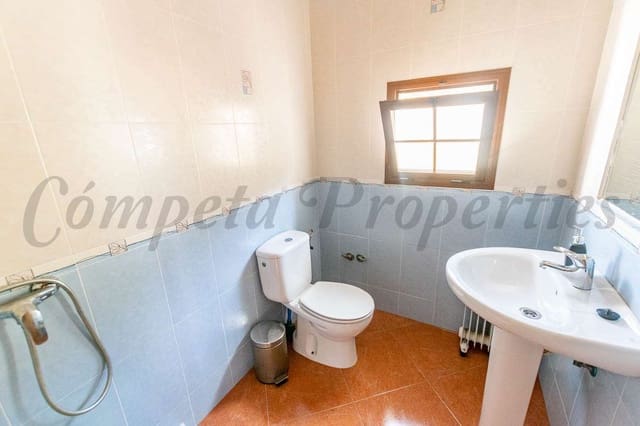 3 soveværelse Byhus til salg i Sayalonga med garage - € 230.000 (Ref: 7253399)