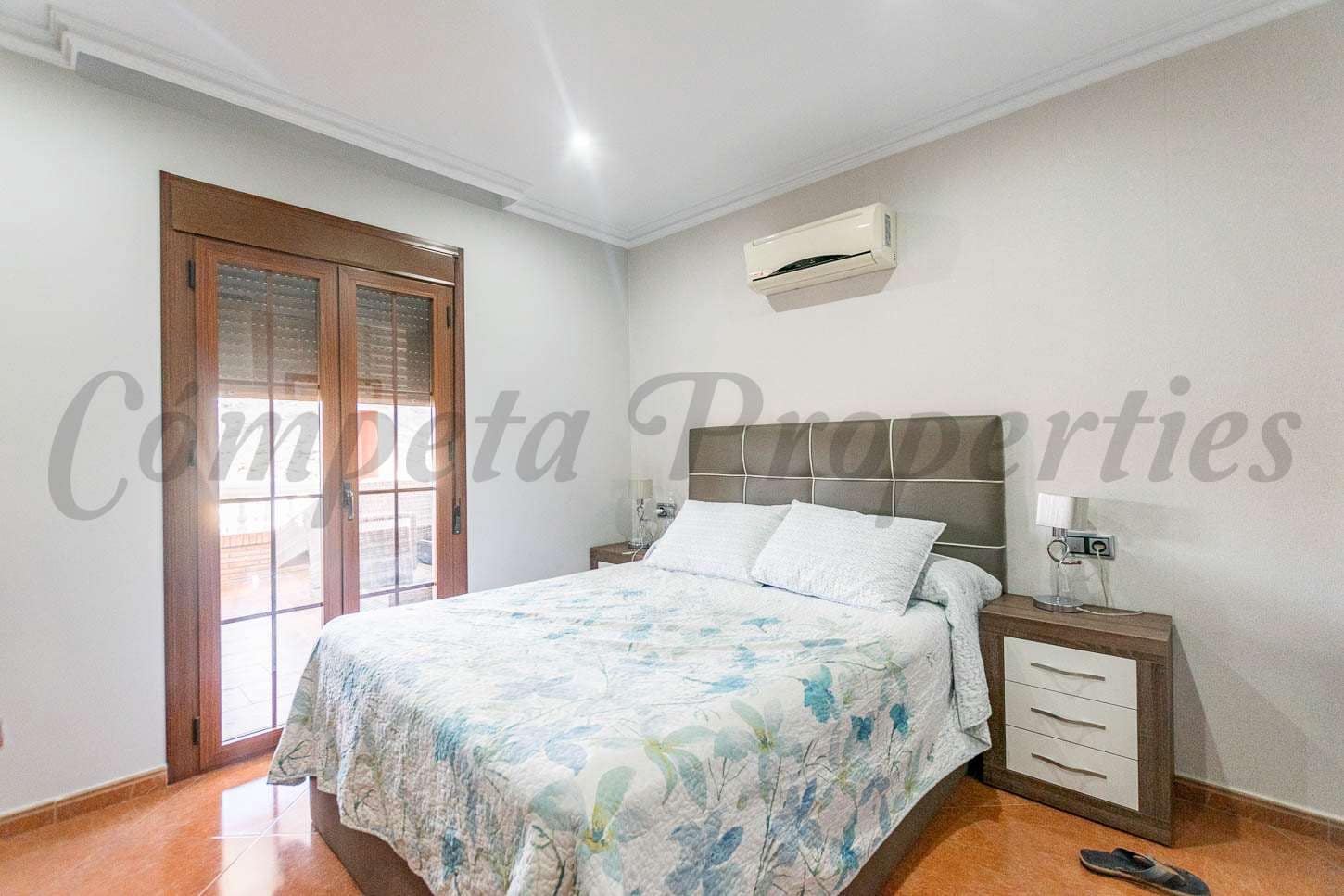 3 soveværelse Byhus til salg i Sayalonga med garage - € 230.000 (Ref: 7253399)