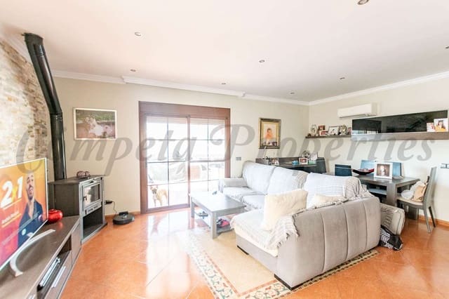 3 soveværelse Byhus til salg i Sayalonga med garage - € 230.000 (Ref: 7253399)