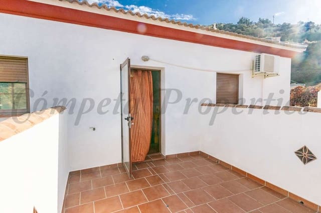 3 soveværelse Byhus til salg i Sayalonga med garage - € 230.000 (Ref: 7253399)