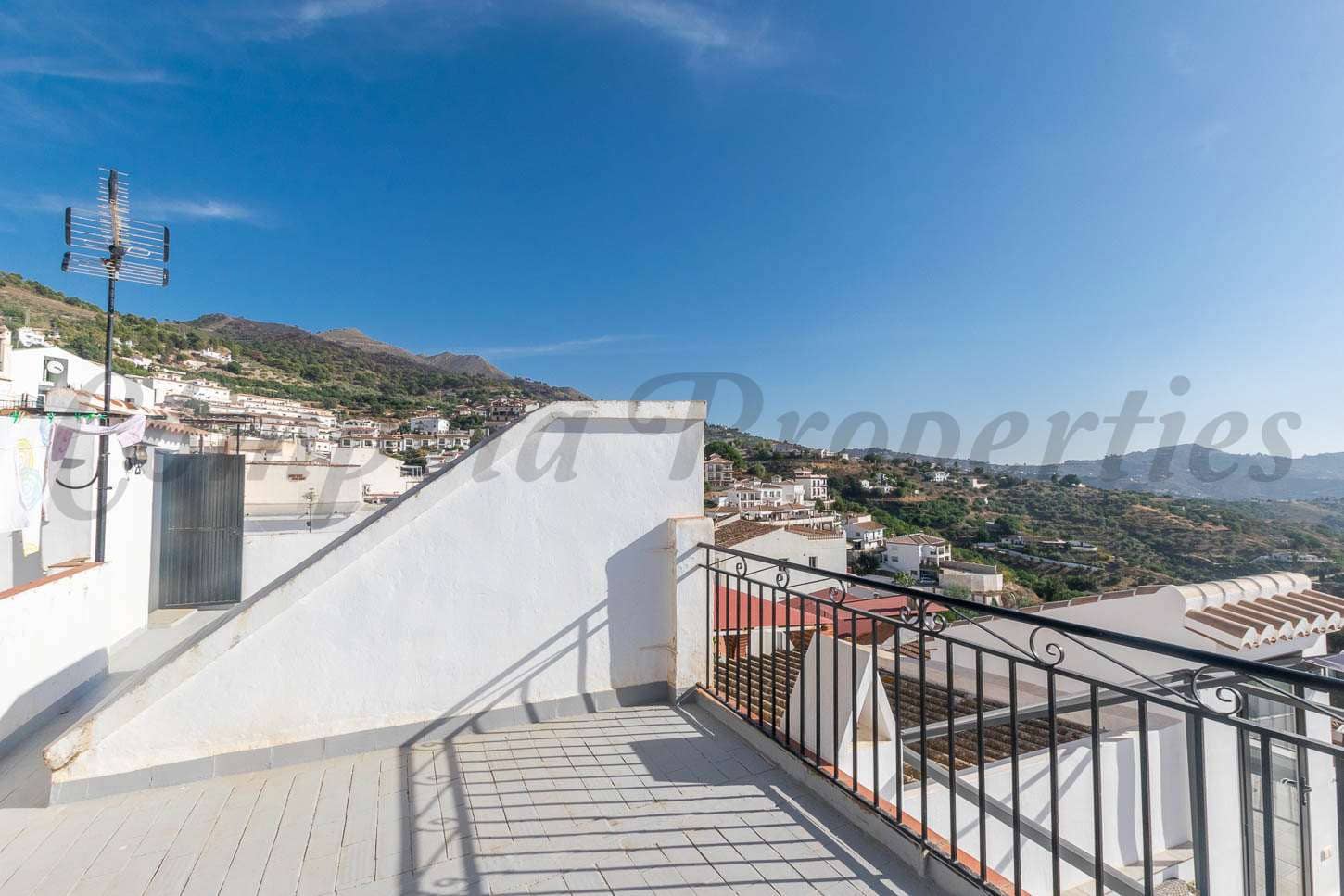 12 soverom Hus til salgs i Canillas de Albaida - € 240 000 (Ref: 7260560)