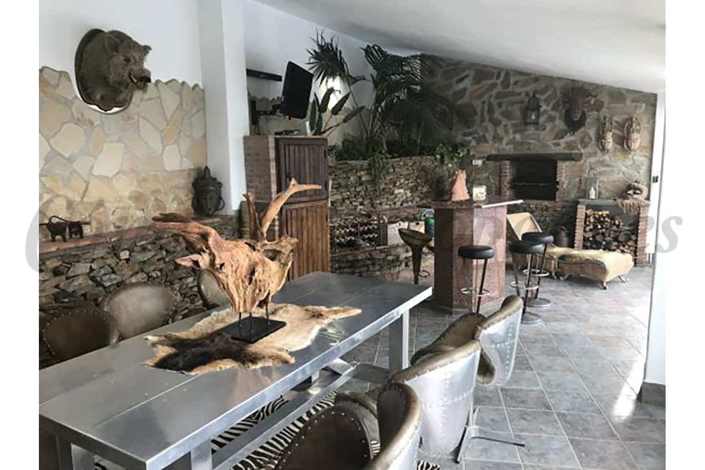 4 soveværelse Finca/Landehus til salg i Sayalonga med swimmingpool garage - € 1.350.000 (Ref: 7303096)