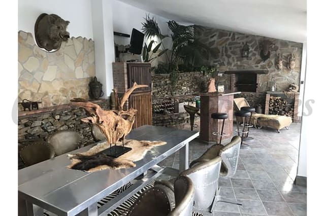 4 bedroom Finca/Country House for sale in Sayalonga with pool garage - € 1,350,000 (Ref: 7303096)