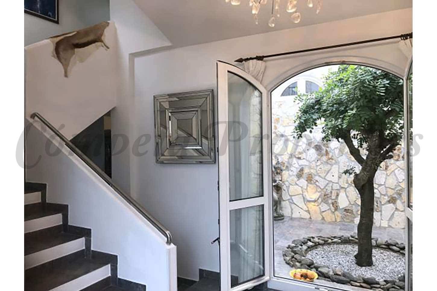 4 soveværelse Finca/Landehus til salg i Sayalonga med swimmingpool garage - € 1.350.000 (Ref: 7303096)