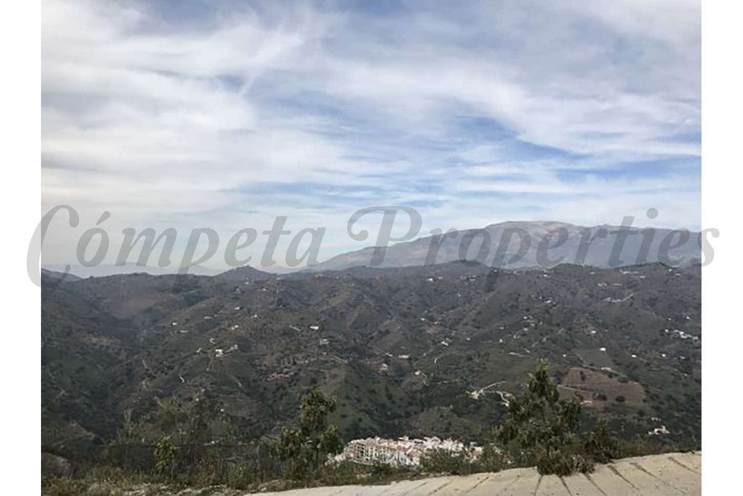 4 soveværelse Finca/Landehus til salg i Sayalonga med swimmingpool garage - € 1.350.000 (Ref: 7303096)