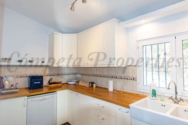 3 slaapkamer Villa voor vakantieverhuur in Cómpeta met zwembad garage - € 1.500 (Ref: 7405031)