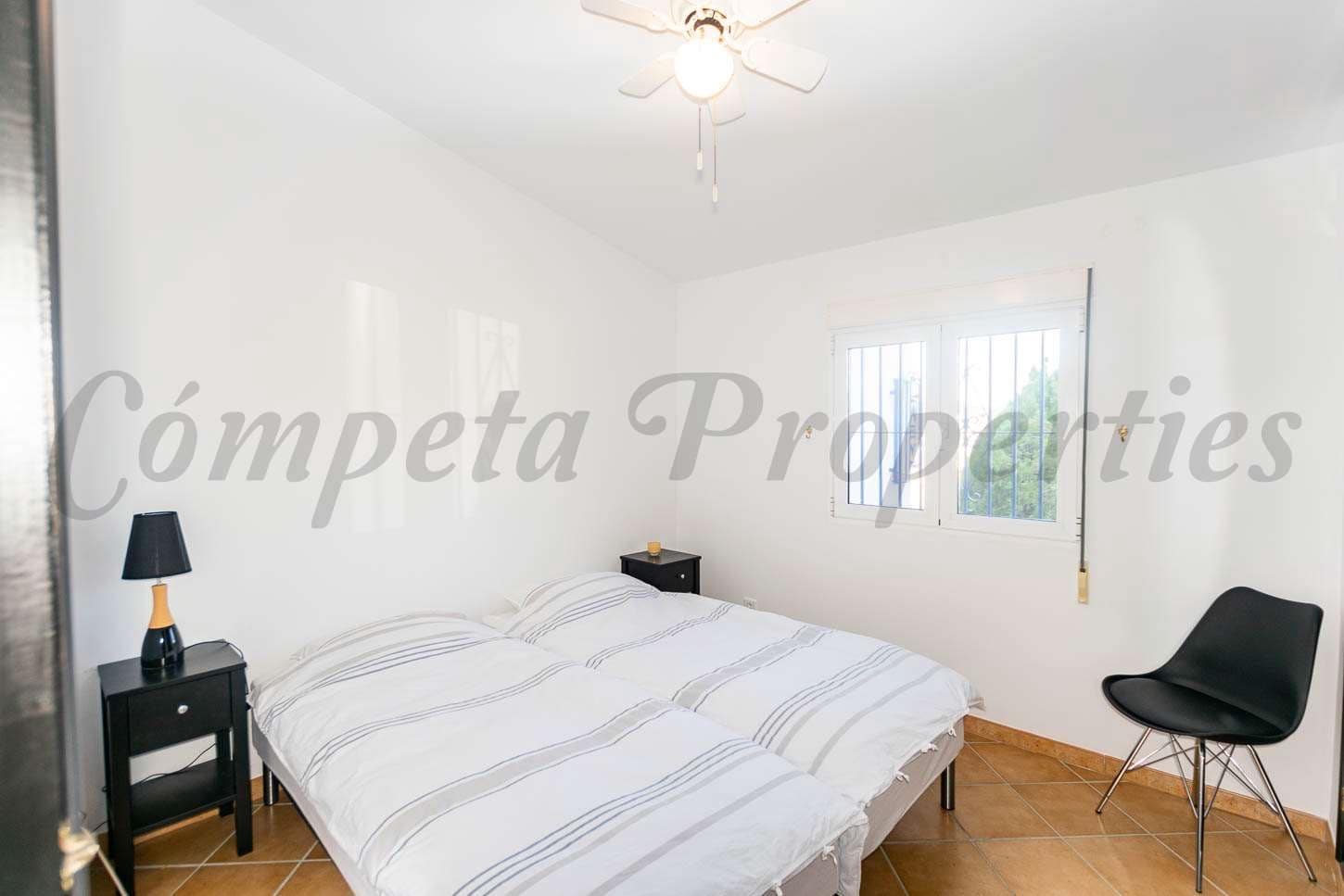 3 slaapkamer Villa voor vakantieverhuur in Competa met zwembad garage - € 1.500 (Ref: 7405031)