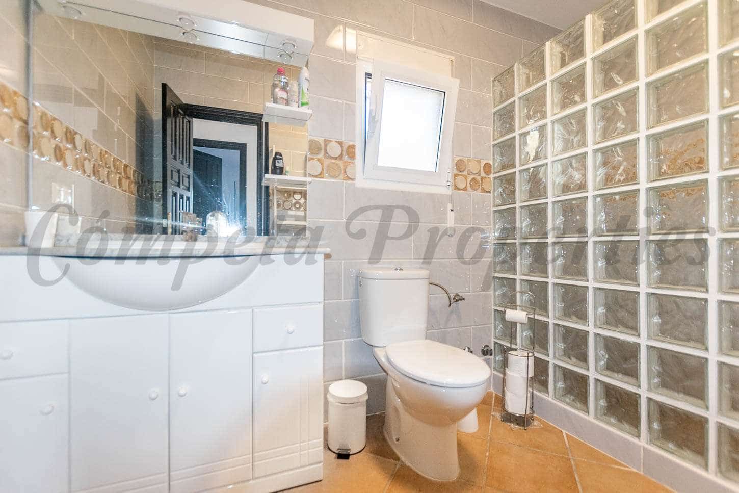 3 slaapkamer Villa voor vakantieverhuur in Competa met zwembad garage - € 1.500 (Ref: 7405031)