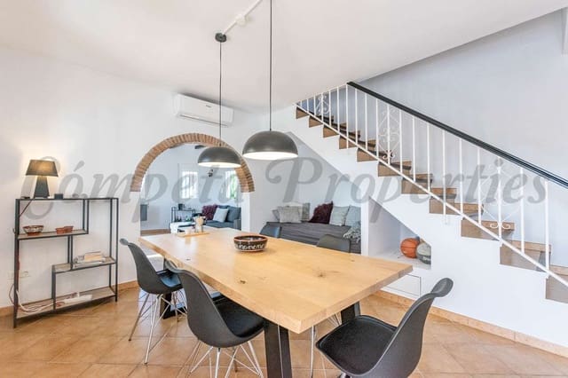 3 slaapkamer Villa voor vakantieverhuur in Cómpeta met zwembad garage - € 1.500 (Ref: 7405031)