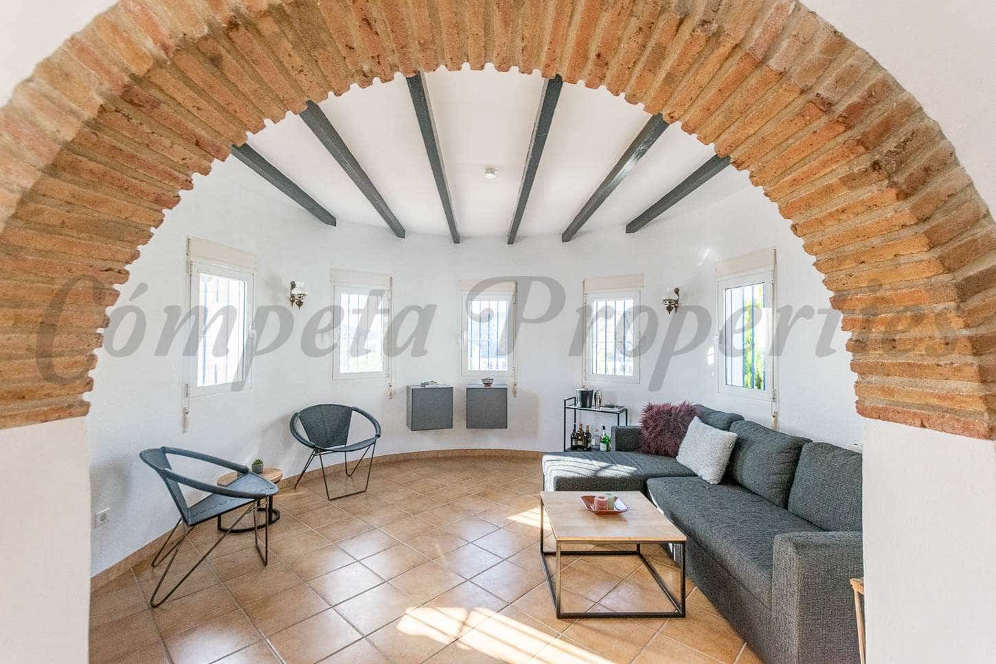 3 slaapkamer Villa voor vakantieverhuur in Competa met zwembad garage - € 1.500 (Ref: 7405031)