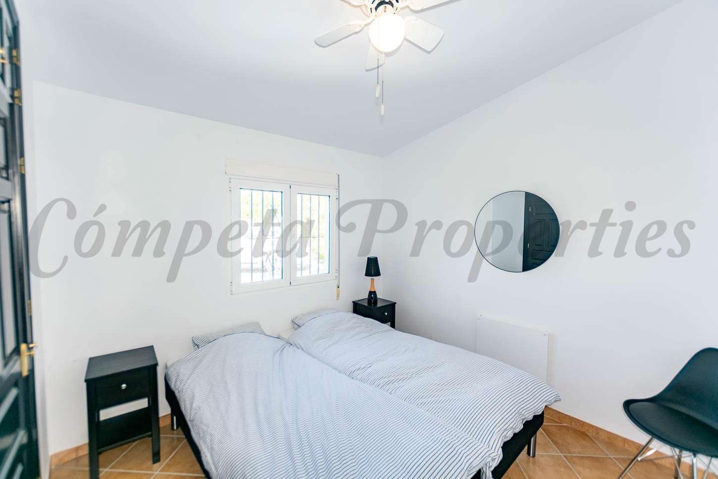 3 slaapkamer Villa voor vakantieverhuur in Competa met zwembad garage - € 1.500 (Ref: 7405031)