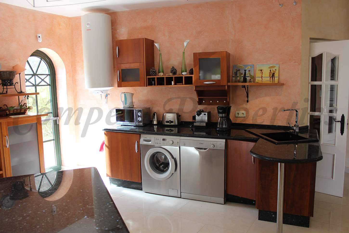 3 soverom Villa til salgs i Arenas med svømmebasseng - € 780 000 (Ref: 7456117)