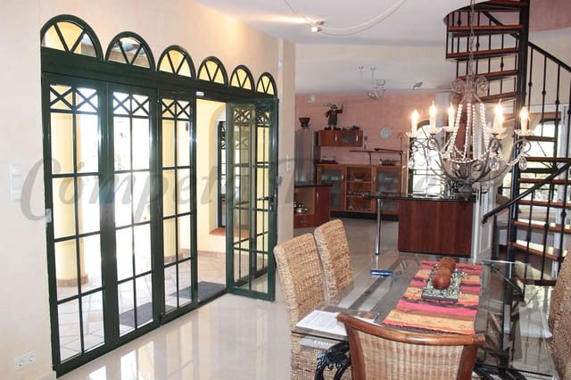 3 quarto Moradia para venda em Arenas com piscina - 780 000 € (Ref: 7456117)