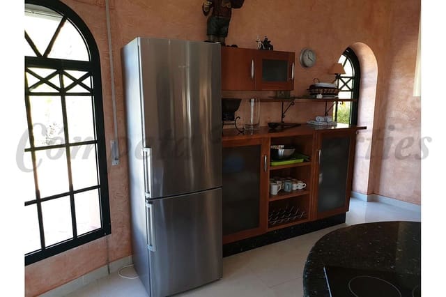 3 quarto Moradia para venda em Arenas com piscina - 780 000 € (Ref: 7456117)