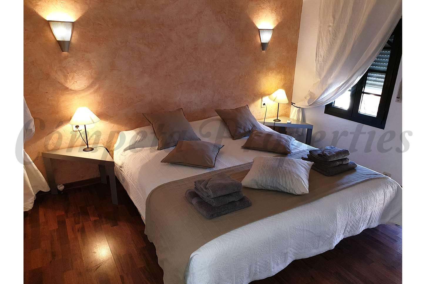 3 soverom Villa til salgs i Arenas med svømmebasseng - € 780 000 (Ref: 7456117)