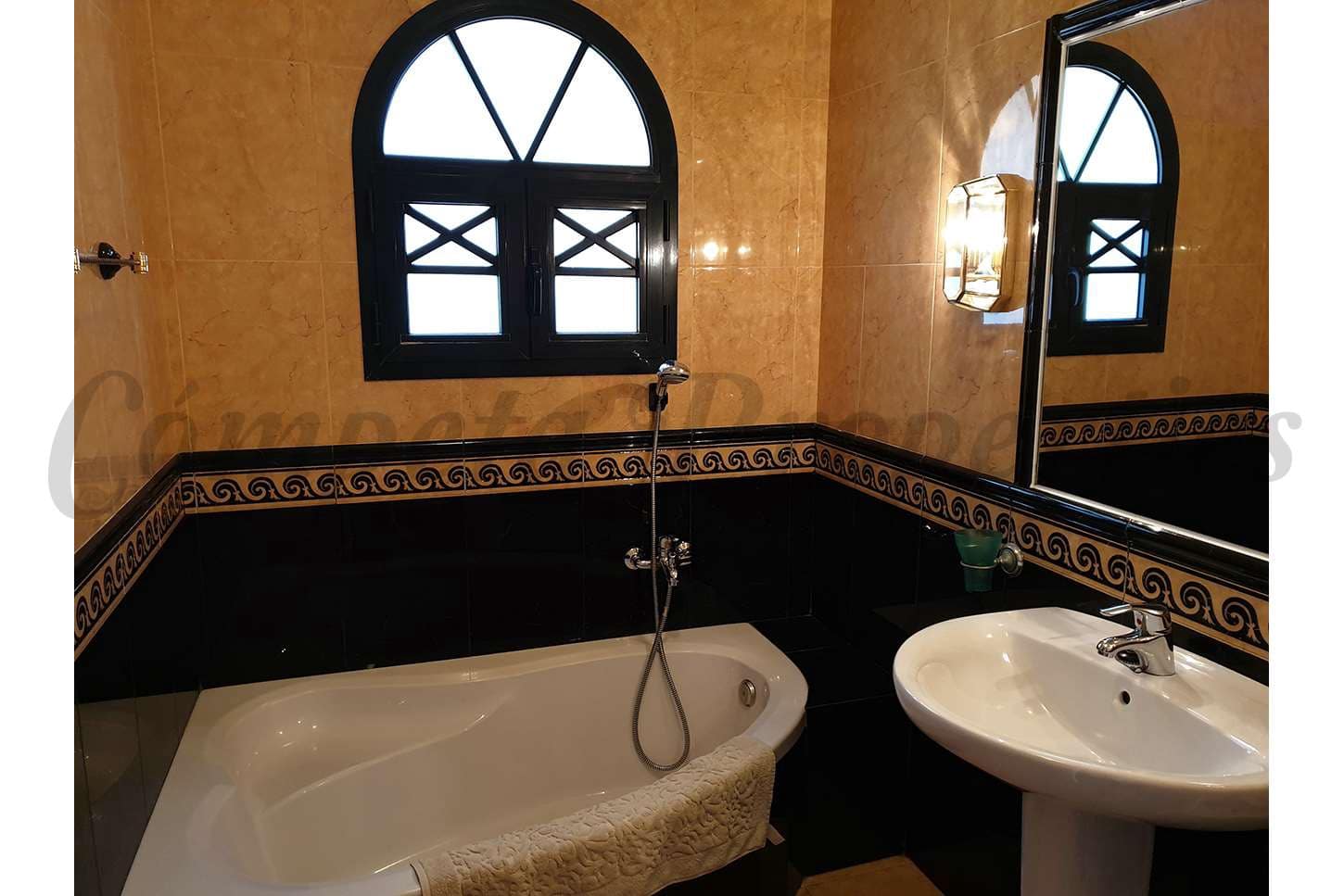 3 soverom Villa til salgs i Arenas med svømmebasseng - € 780 000 (Ref: 7456117)