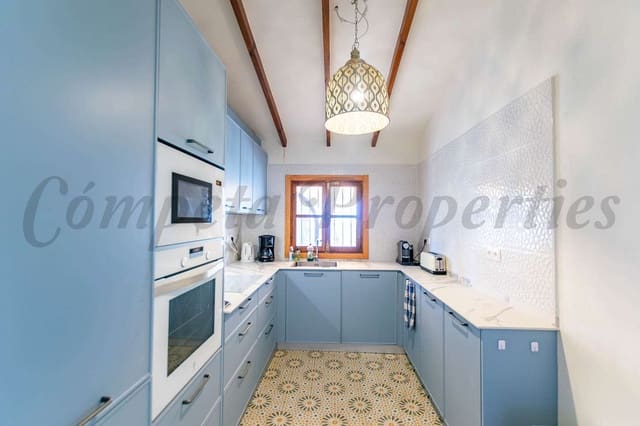 3 bedroom Villa for holiday rental in Cómpeta with pool - € 800 (Ref: 7517185)