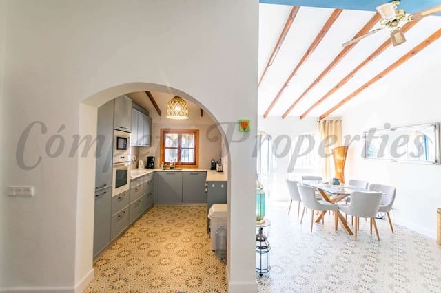 3 bedroom Villa for holiday rental in Cómpeta with pool - € 800 (Ref: 7517185)