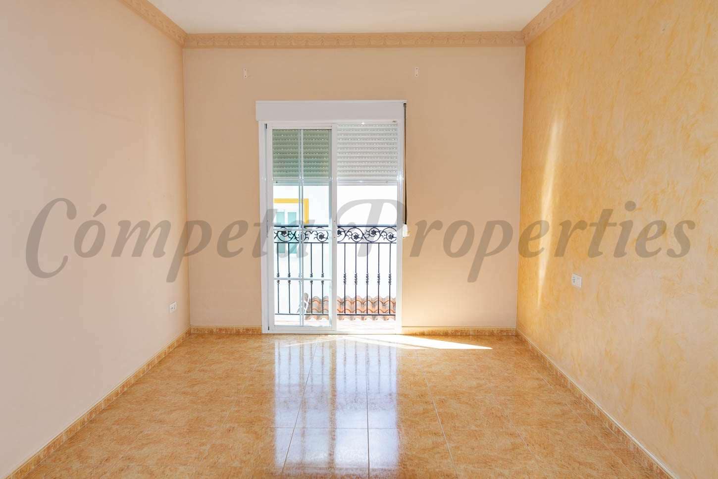 4 bedroom Townhouse for sale in Competa with garage - € 199,500 (Ref: 7599655)