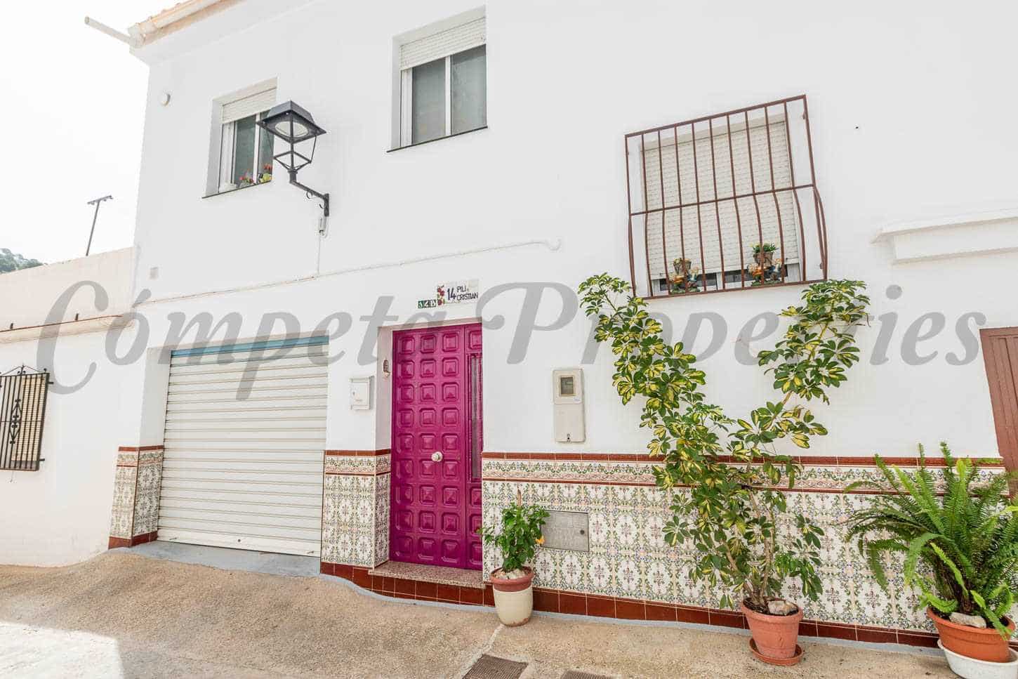 3 bedroom Townhouse for sale in Competa with garage - € 148,500 (Ref: 7705230)