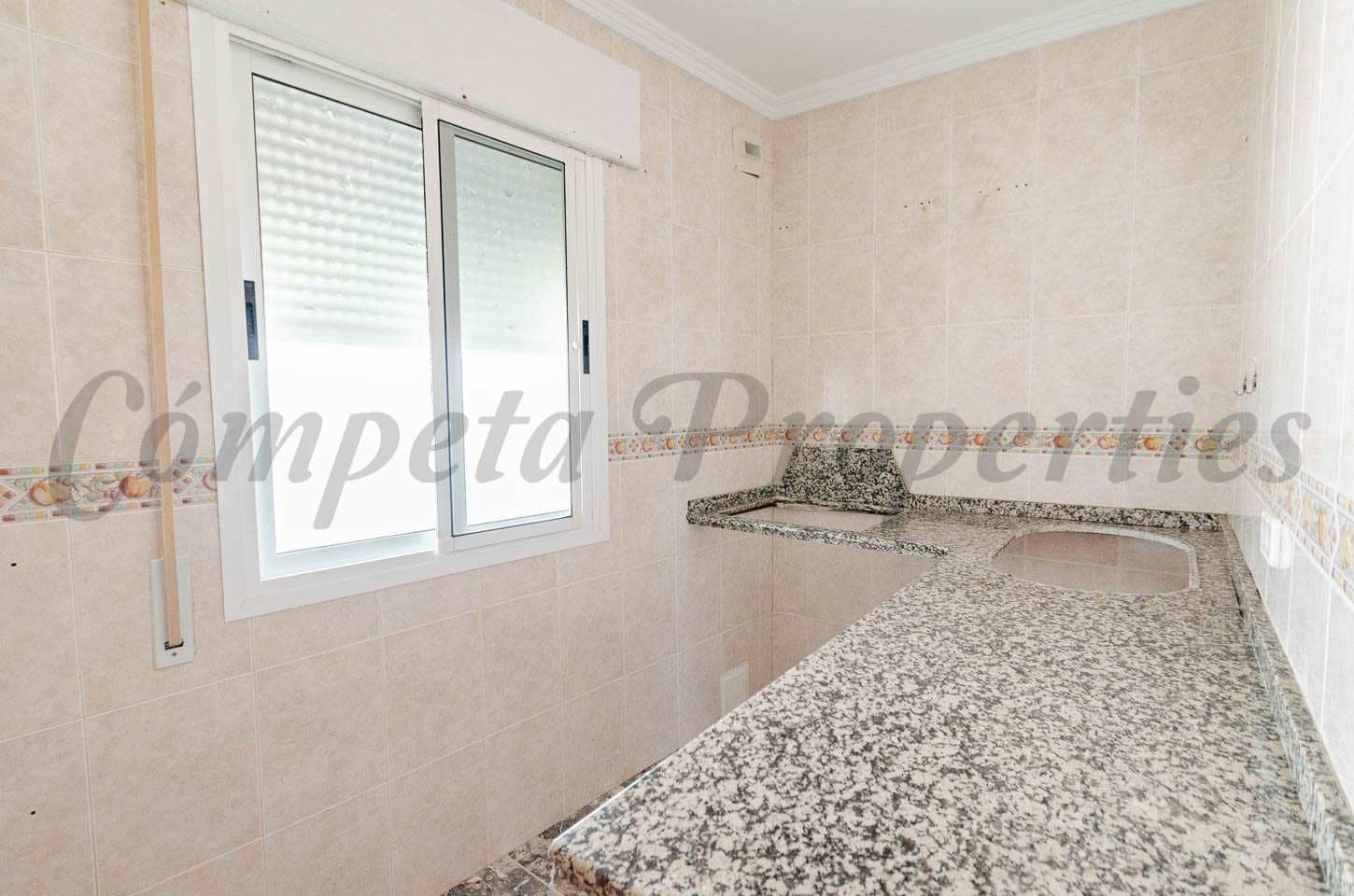 3 bedroom Townhouse for sale in Competa with garage - € 148,500 (Ref: 7705230)