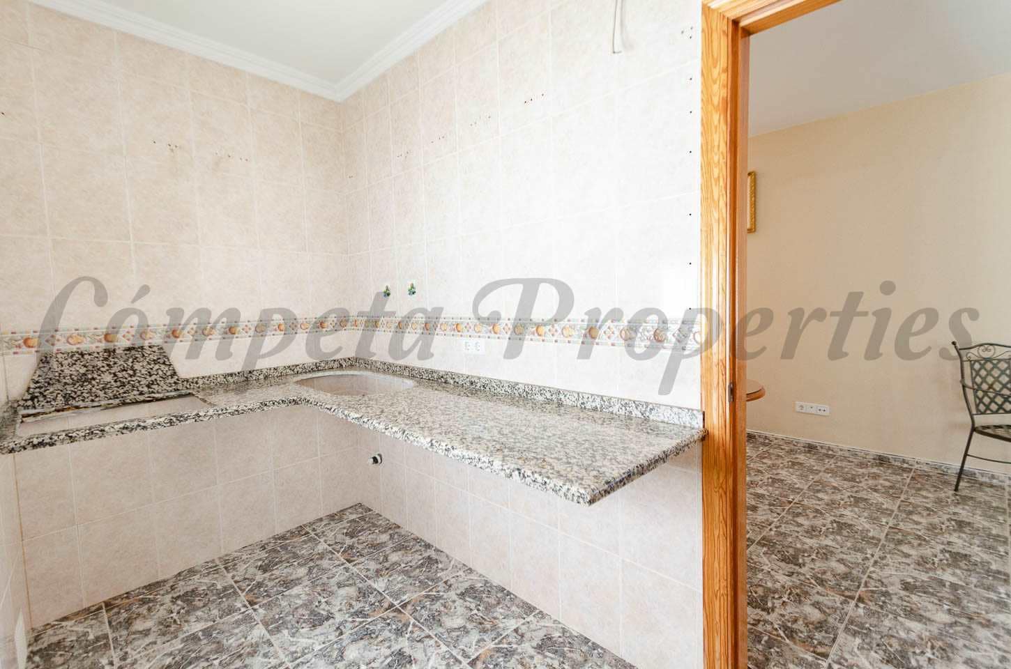 3 bedroom Townhouse for sale in Competa with garage - € 148,500 (Ref: 7705230)
