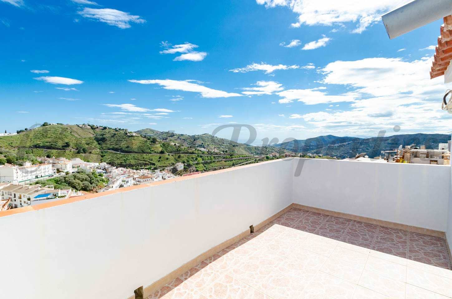 3 bedroom Townhouse for sale in Competa with garage - € 148,500 (Ref: 7705230)