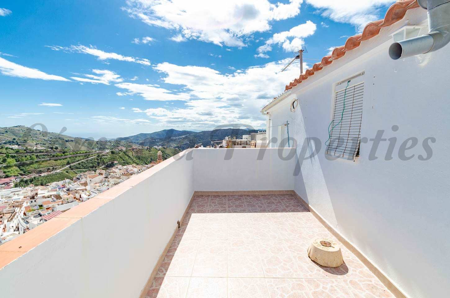3 bedroom Townhouse for sale in Competa with garage - € 148,500 (Ref: 7705230)