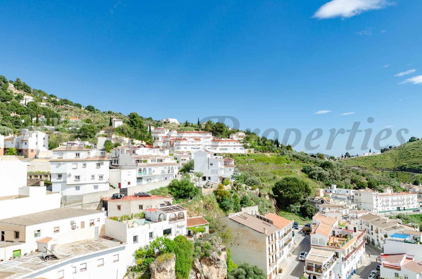 3 bedroom Townhouse for sale in Competa with garage - € 148,500 (Ref: 7705230)