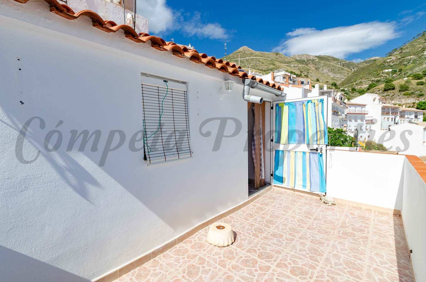 3 bedroom Townhouse for sale in Competa with garage - € 148,500 (Ref: 7705230)