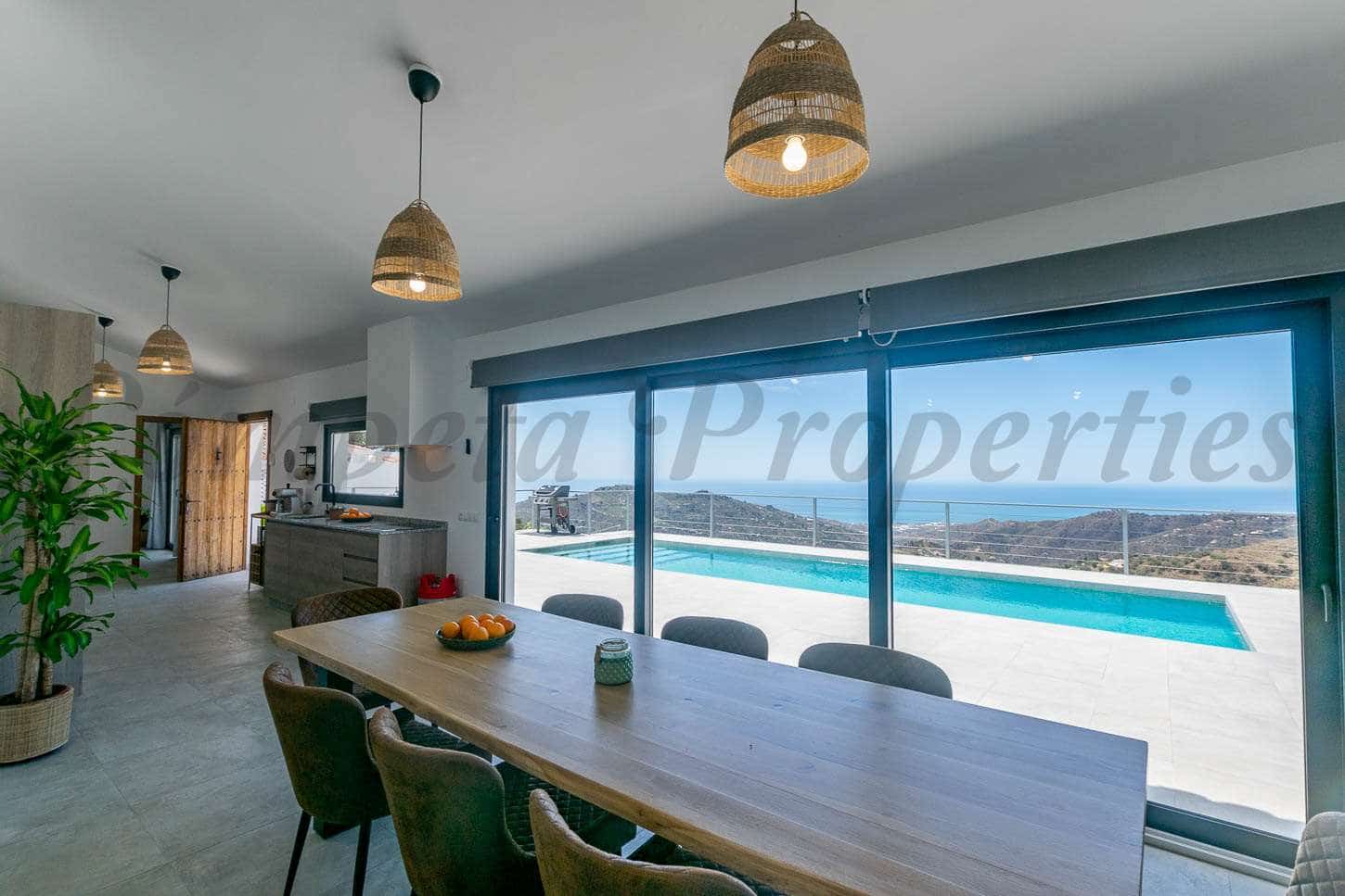 4 quarto Moradia para arrendar em Competa com piscina garagem - 3 600 € (Ref: 7758358)