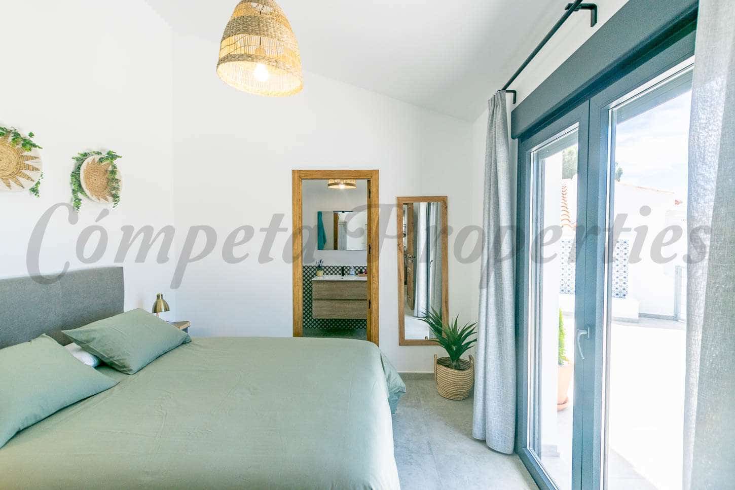 4 quarto Moradia para arrendar em Competa com piscina garagem - 3 600 € (Ref: 7758358)